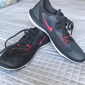 Nike training flywire sneaker